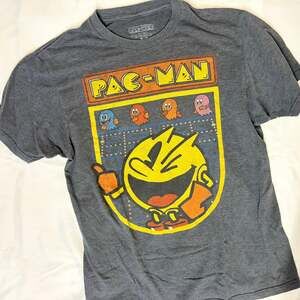 Vintage Pac-Man Winking Graphic Heather Gray T-Shirt Classic Arcade